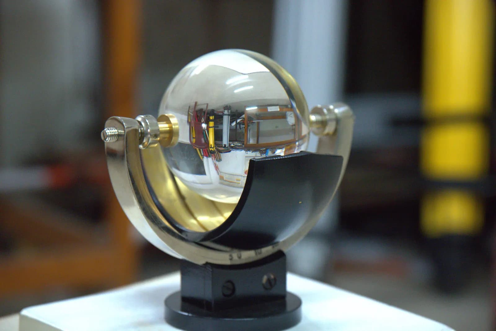 Precision gyroscope apparatus used for Theory of Machines experiments at SVIST Mechanical Engineering