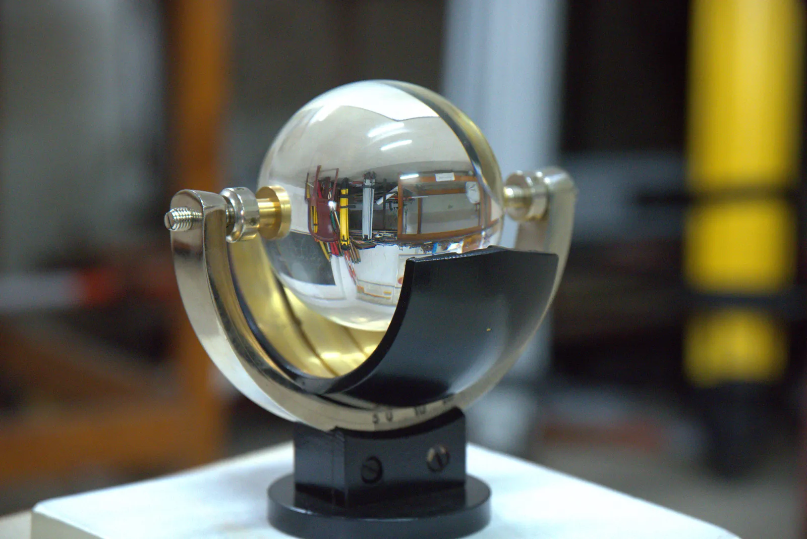 Precision gyroscope apparatus used for Theory of Machines experiments at SVIST Mechanical Engineering